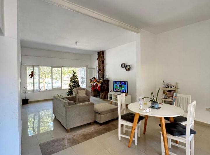 Casa · 205m² · 10 Ambientes · 1 Cochera
