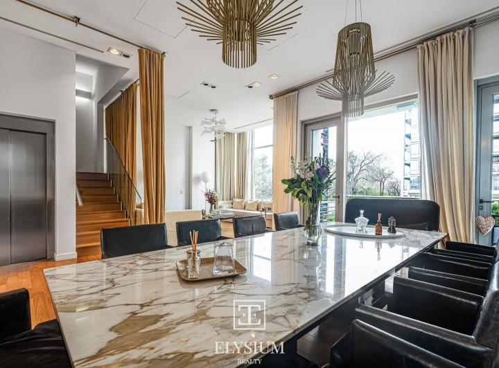 Casa · 485m² · 7 Ambientes · 5 Cocheras