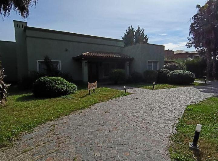 Casa · 275m² · 4 Ambientes · 1 Cochera