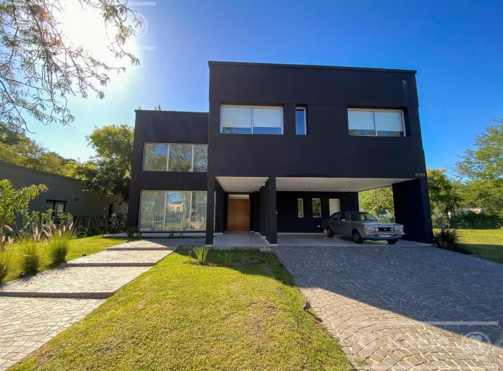 Casa · 232m² · 5 Ambientes