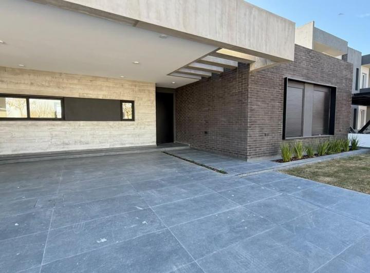 Casa · 230m² · 6 Ambientes