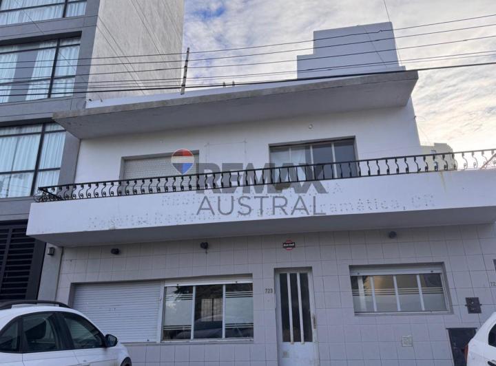 Casa · 220m² · 8 Ambientes