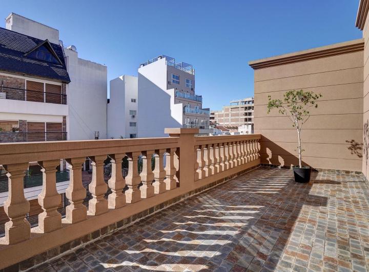 Casa · 500m² · 5 Ambientes · 1 Cochera
