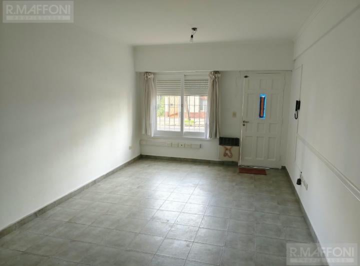 Casa · 77m² · 4 Ambientes · 1 Cochera
