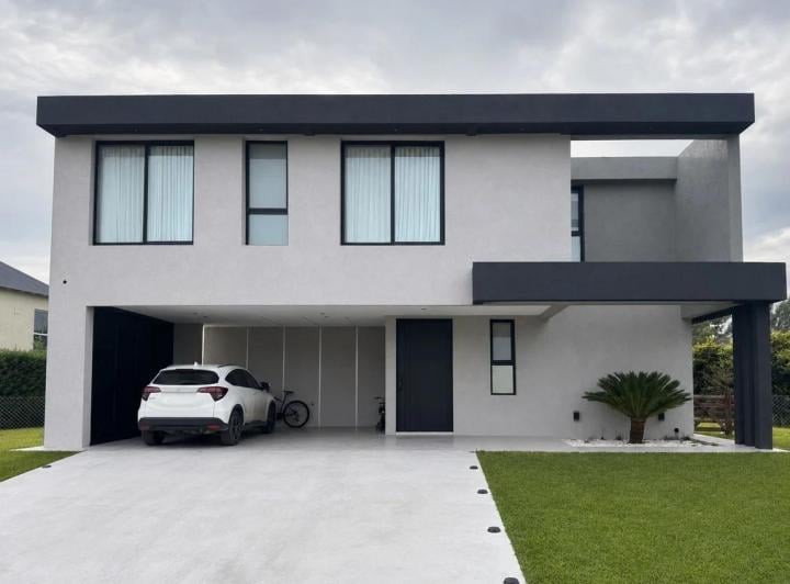 Casa · 185m² · 5 Ambientes · 4 Cocheras