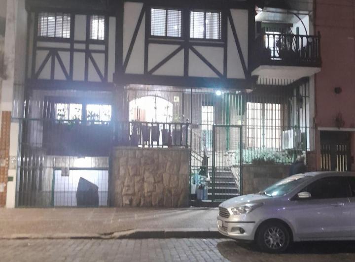 Casa · 350m² · 6 Ambientes · 4 Cocheras