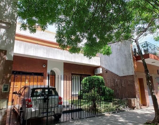 Casa · 343m² · 6 Ambientes · 1 Cochera
