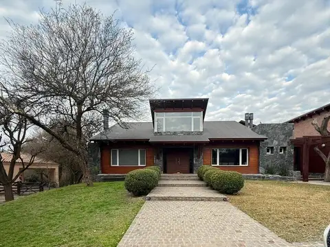 Casa en Venta en El Bosque, Countries y Barrios Cerrados en Córdoba Capital