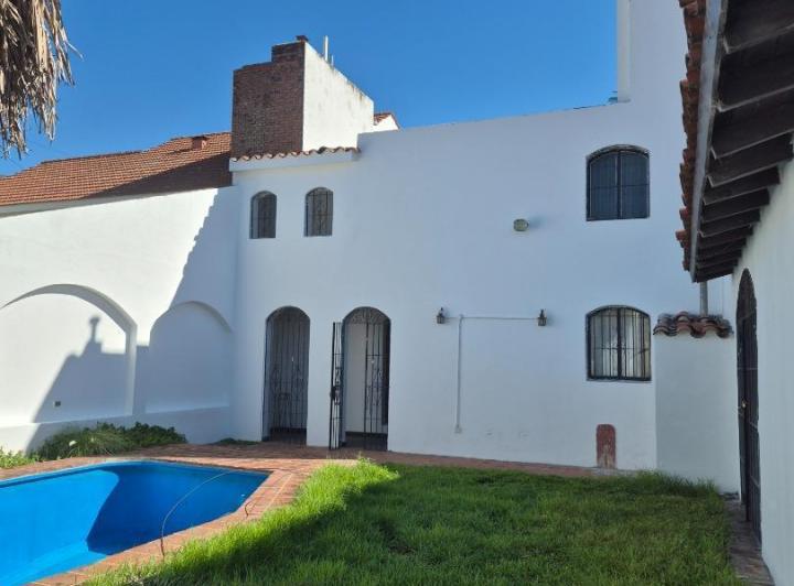Casa · 308m² · 5 Ambientes · 3 Cocheras