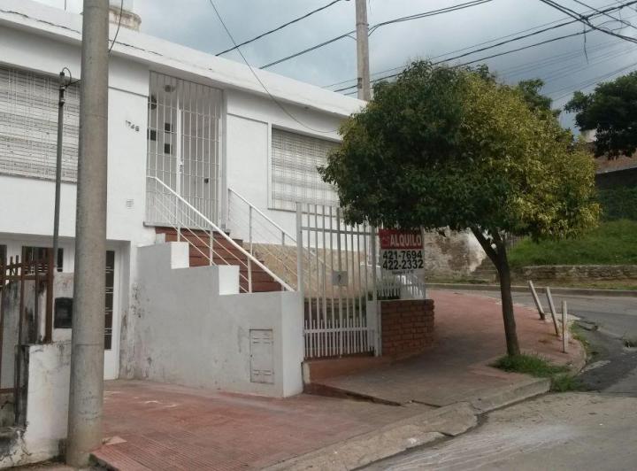 Casa · 90m² · 7 Ambientes · 1 Cochera