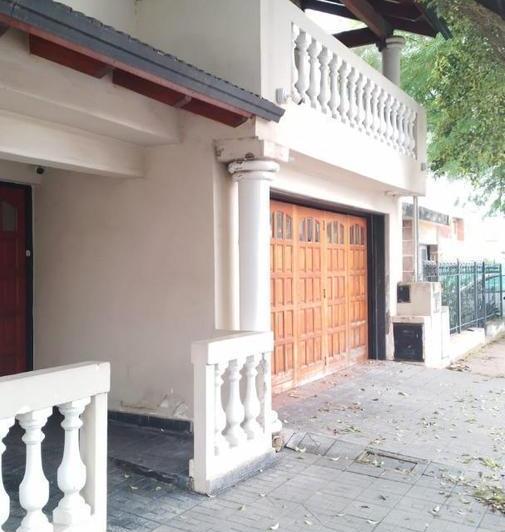 Casa · 275m² · 4 Ambientes · 2 Cocheras