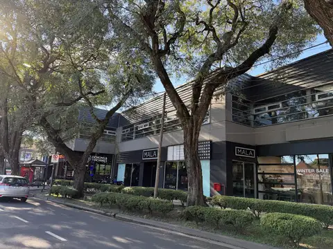 Local en Alquiler en Martinez Libertador / Rio, Martinez