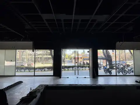 Local en Alquiler en Martinez Libertador / Rio, Martinez