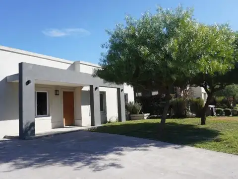 Casa en Venta en Pilar del Este - San Ramiro, Countries y Barrios Cerrados en Pilar