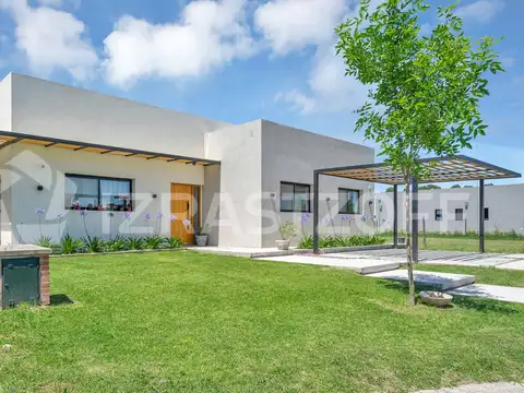 Casa en Venta en Santo Tomas, Countries y Barrios Cerrados en Pilar