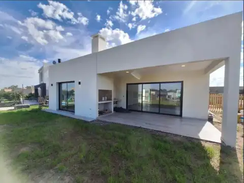 Casa en Venta en Pilar del Este - San Ramiro, Countries y Barrios Cerrados en Pilar