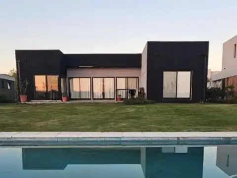 Casa en Venta en El Naudir, Countries y Barrios Cerrados en Escobar
