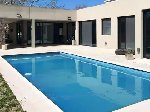 Casa en Venta en Countries y Barrios Cerrados en la Plata, Partido de La Plata