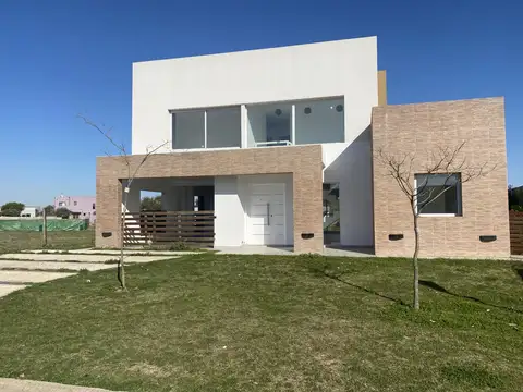 Casa en Venta en Pilar del Este - San Ramiro, Countries y Barrios Cerrados en Pilar
