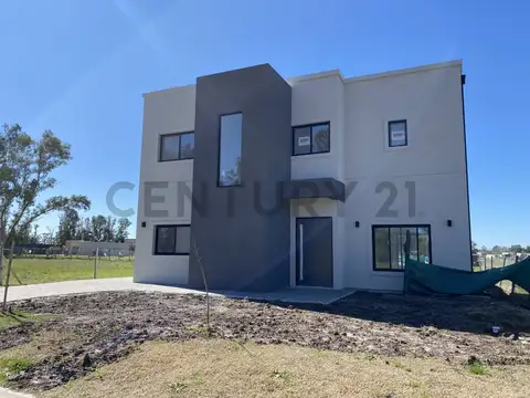Casa en Venta en Pilar Del Este - Santa Sofia, Countries y Barrios Cerrados en Pilar