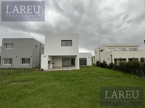 Casa en Venta en Pilar Del Este - Santa Sofia, Countries y Barrios Cerrados en Pilar