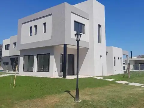 Casa en Venta en Pilar Del Este - Santa Elisa, Countries y Barrios Cerrados en Pilar