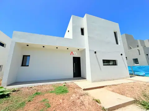Casa en Venta en Pilar del Este - Santa Lucia, Countries y Barrios Cerrados en Pilar