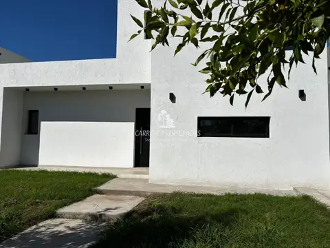 Casa en Venta en Pilar del Este - Santa Lucia, Countries y Barrios Cerrados en Pilar