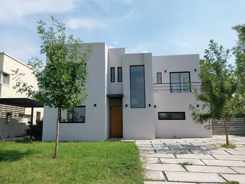 Casa en Venta en Pilar del Este - Santa Lucia, Countries y Barrios Cerrados en Pilar