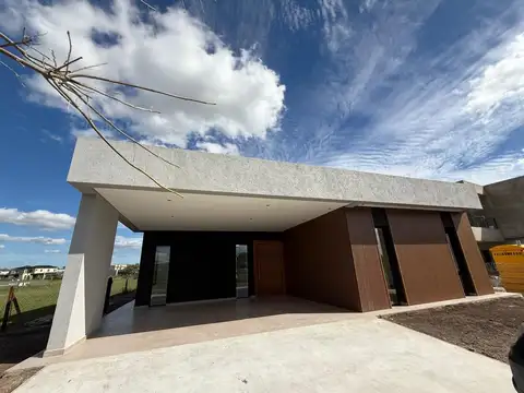Casa en Venta en Pilar del Este - Santa Lucia, Countries y Barrios Cerrados en Pilar