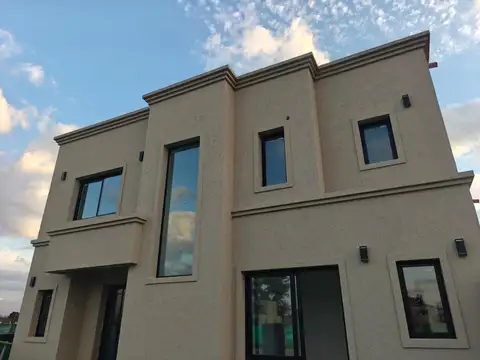 Casa en Venta en Pilar Del Este, Countries y Barrios Cerrados en Pilar