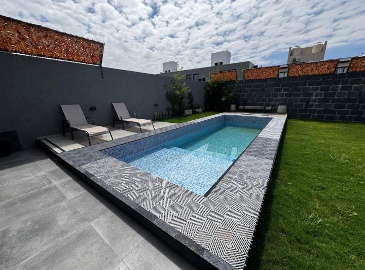 Casa · 240m² · 4 Ambientes · 2 Cocheras