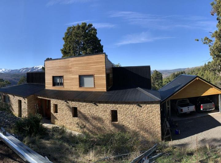 Casa · 320m² · 7 Ambientes · 2 Cocheras