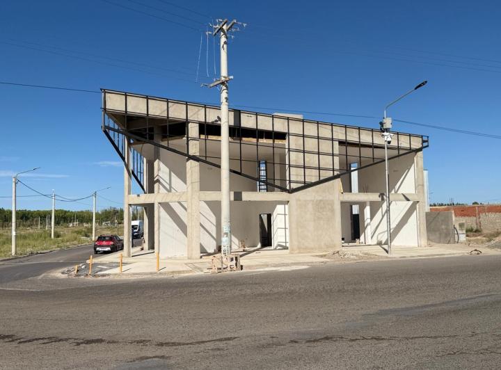 Local comercial · 132m² · 4 Ambientes · 2 Cocheras