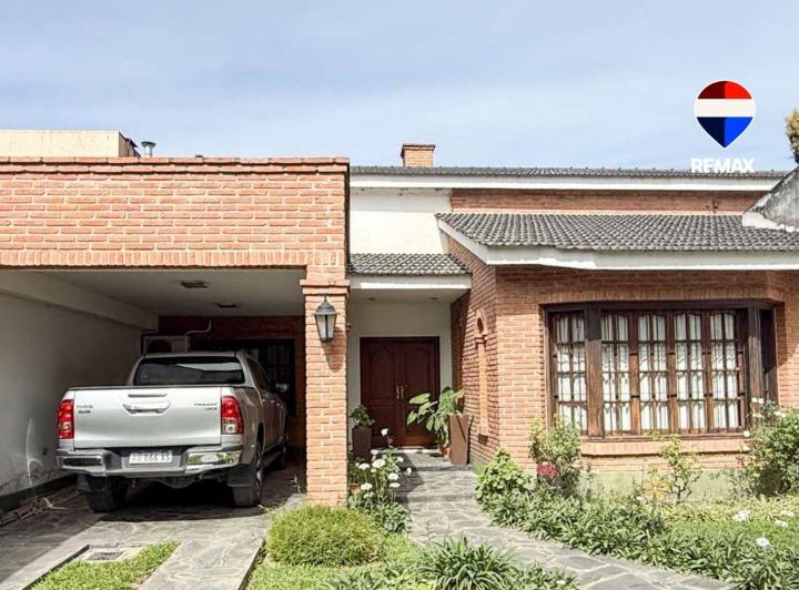 Casa · 250m² · 2 Ambientes · 1 Cochera