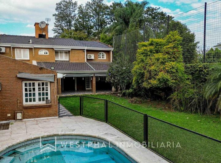 Casa · 412m² · 10 Ambientes · 3 Cocheras