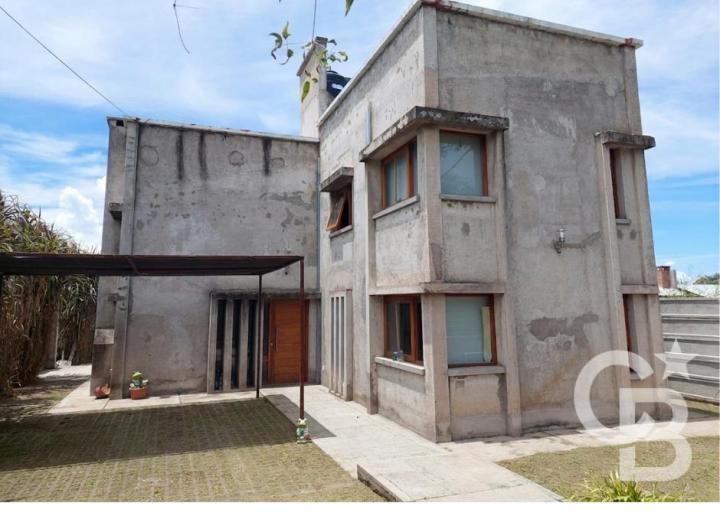 Casa · 84m² · 6 Ambientes · 1 Cochera