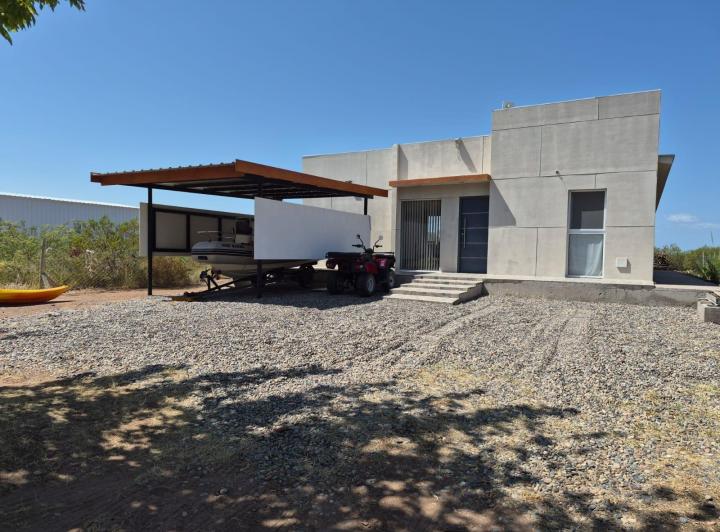 Casa · 700m² · 2 Dormitorios · 1 Cochera