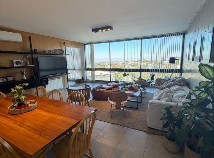 Casa · 175m² · 10 Ambientes · 4 Cocheras
