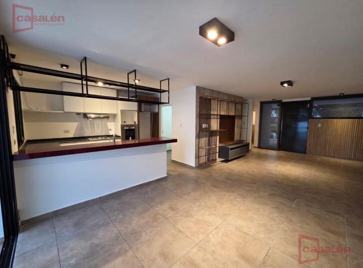 Casa · 170m² · 2 Ambientes · 2 Cocheras