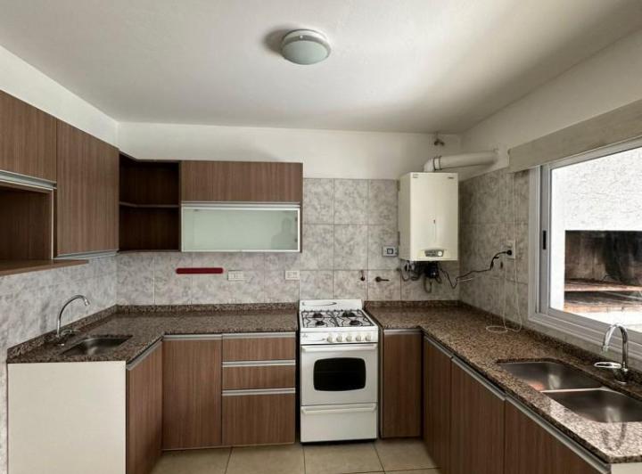 Casa · 150m² · 4 Ambientes · 2 Cocheras