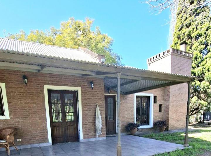 Casa · 262m² · 6 Ambientes · 2 Cocheras