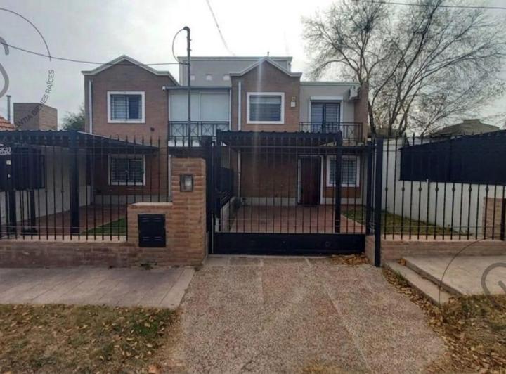 Casa · 150m² · 6 Ambientes · 1 Cochera