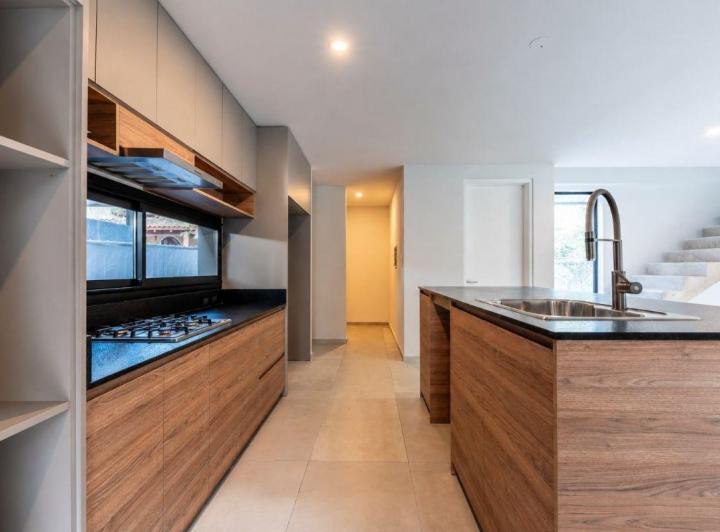 Casa · 270m² · 7 Ambientes · 2 Cocheras