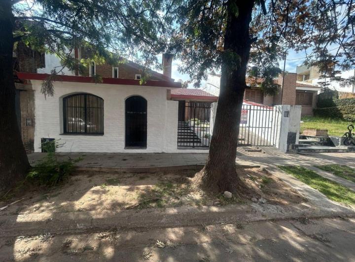 Casa · 157m² · 7 Ambientes · 1 Cochera