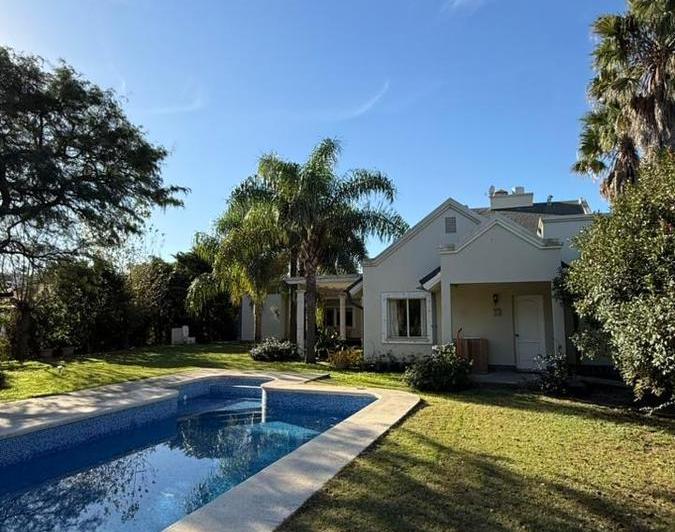 Casa · 475m² · 4 Dormitorios