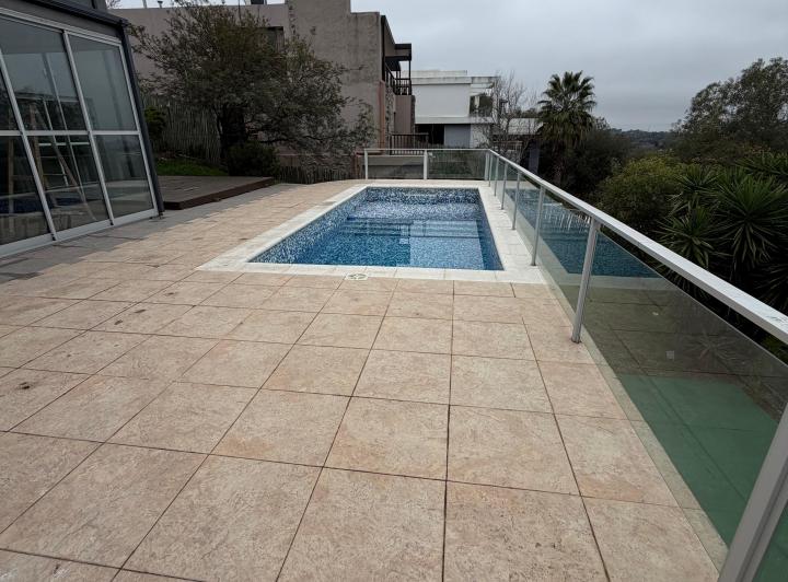 Casa · 280m² · 9 Ambientes · 2 Cocheras