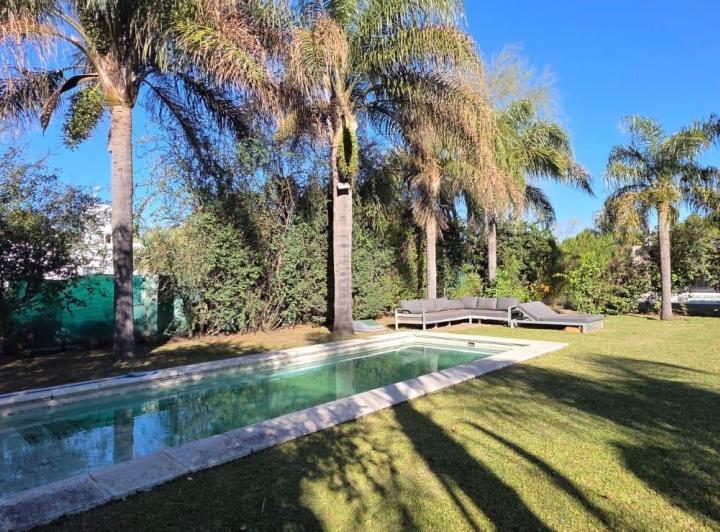 Casa · 370m² · 7 Ambientes