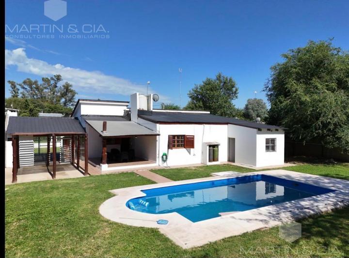 Casa · 270m² · 9 Ambientes · 3 Cocheras