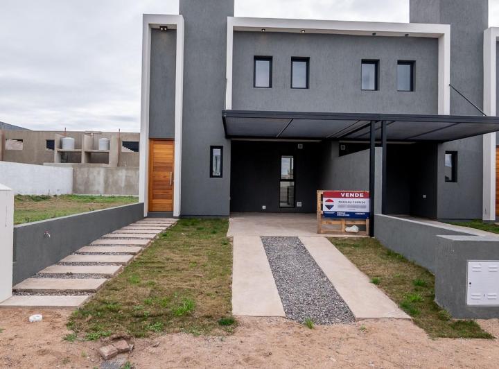 Casa · 94m² · 3 Ambientes · 1 Cochera